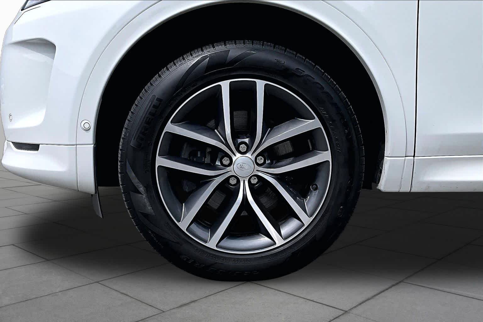 Used 2024 Fuji White Land Rover Core S image 11