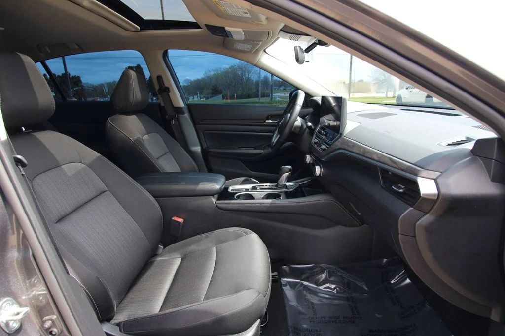 Used 2024 Gray Nissan 2.5 SV image 8