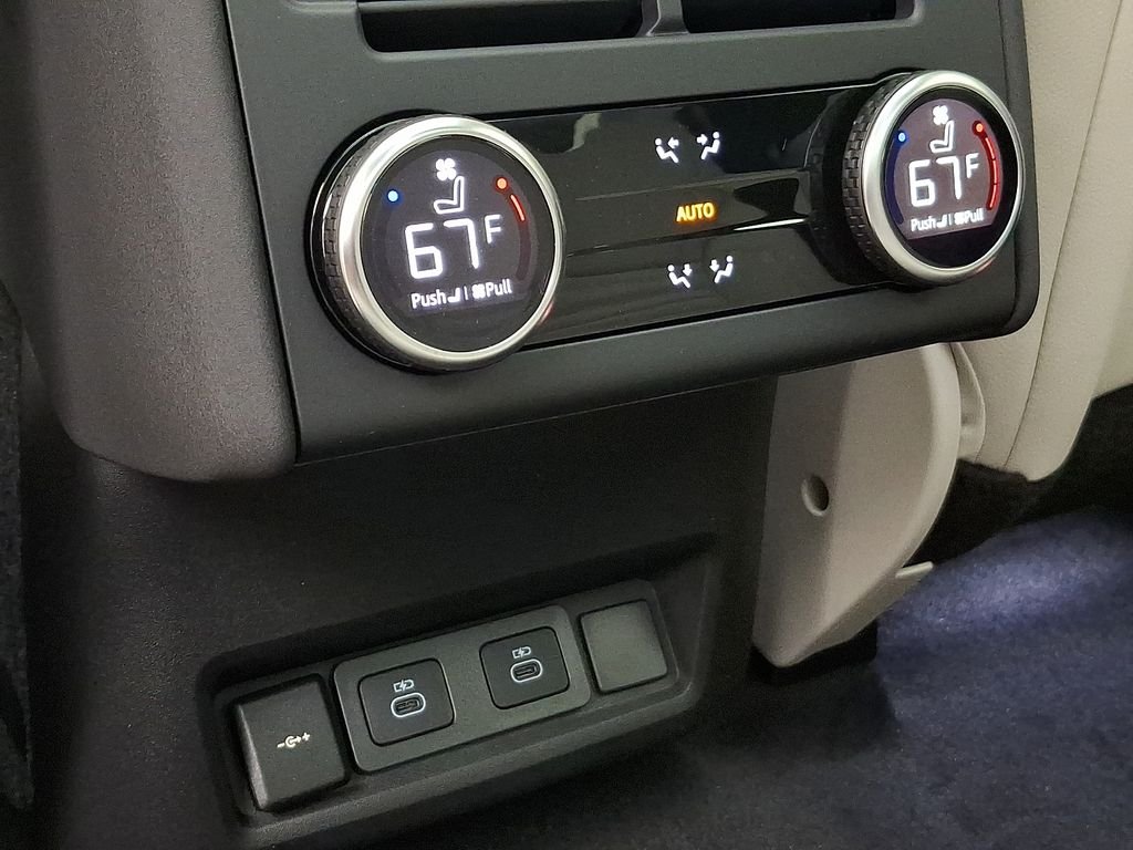New 2026 Eiger Grey Land Rover S image 7