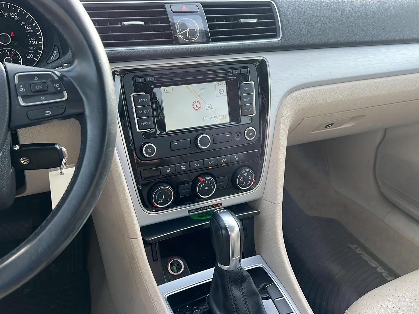 Used 2013 Candy White Volkswagen TDI SE w/Sunroof & Nav image 14
