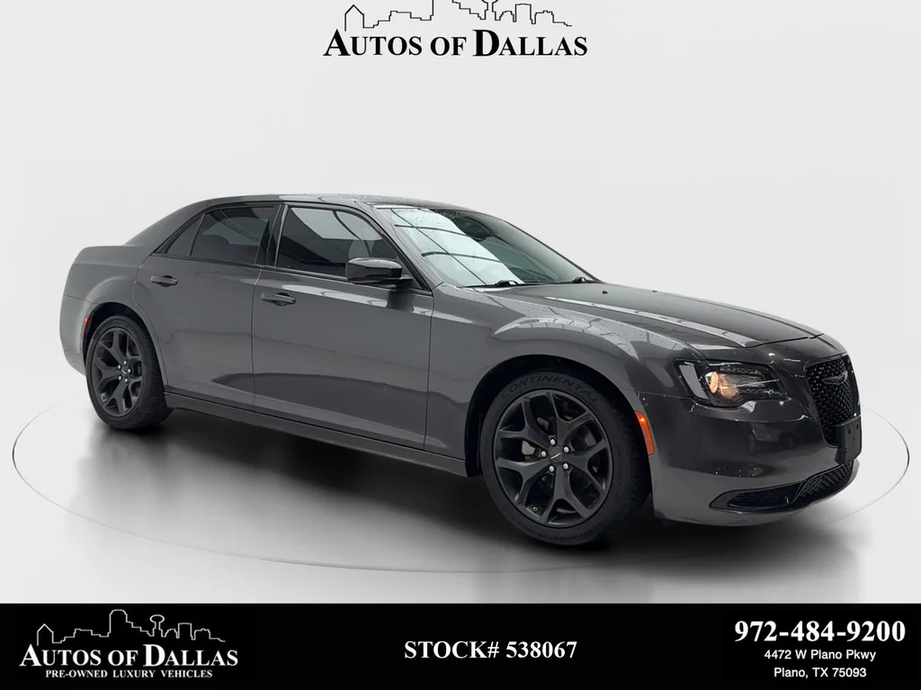 2023 Chrysler 300 Touring's photo