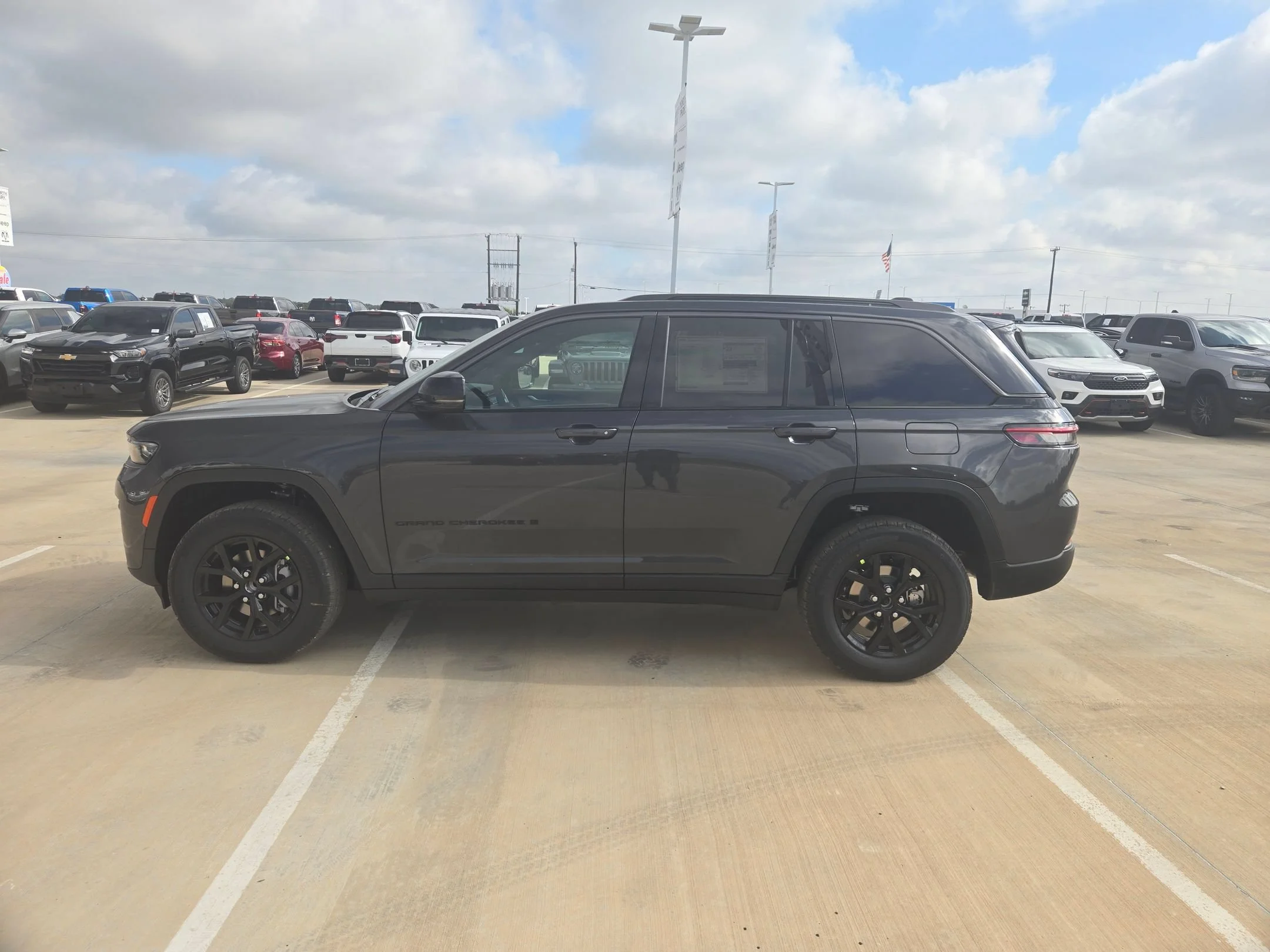 New 2026 Baltic Gray Metallic Clearcoat Jeep Laredo Altitude image 6