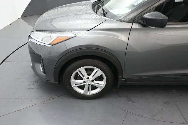 Used 2025 Gray Nissan S image 9