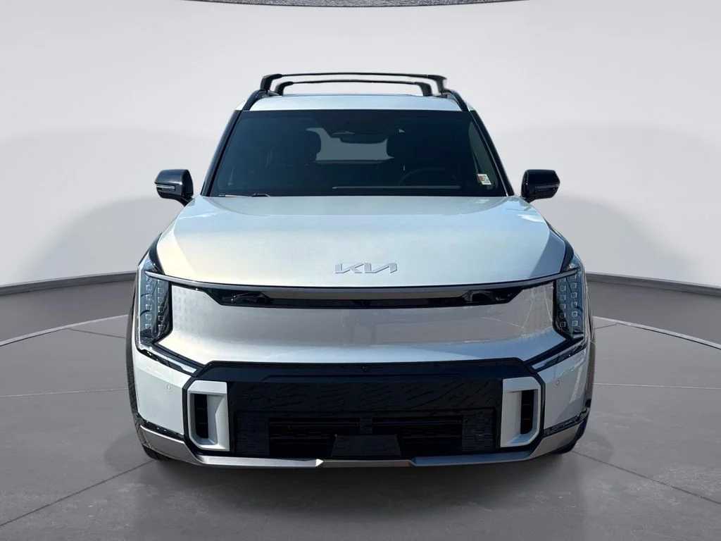 Used 2024 White Kia GT-Line image 2