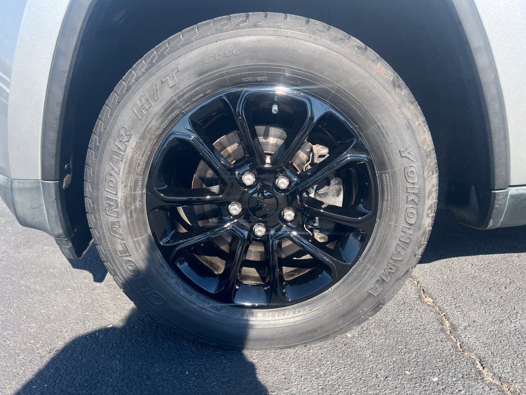 Used 2015 Silver Jeep Laredo image 11