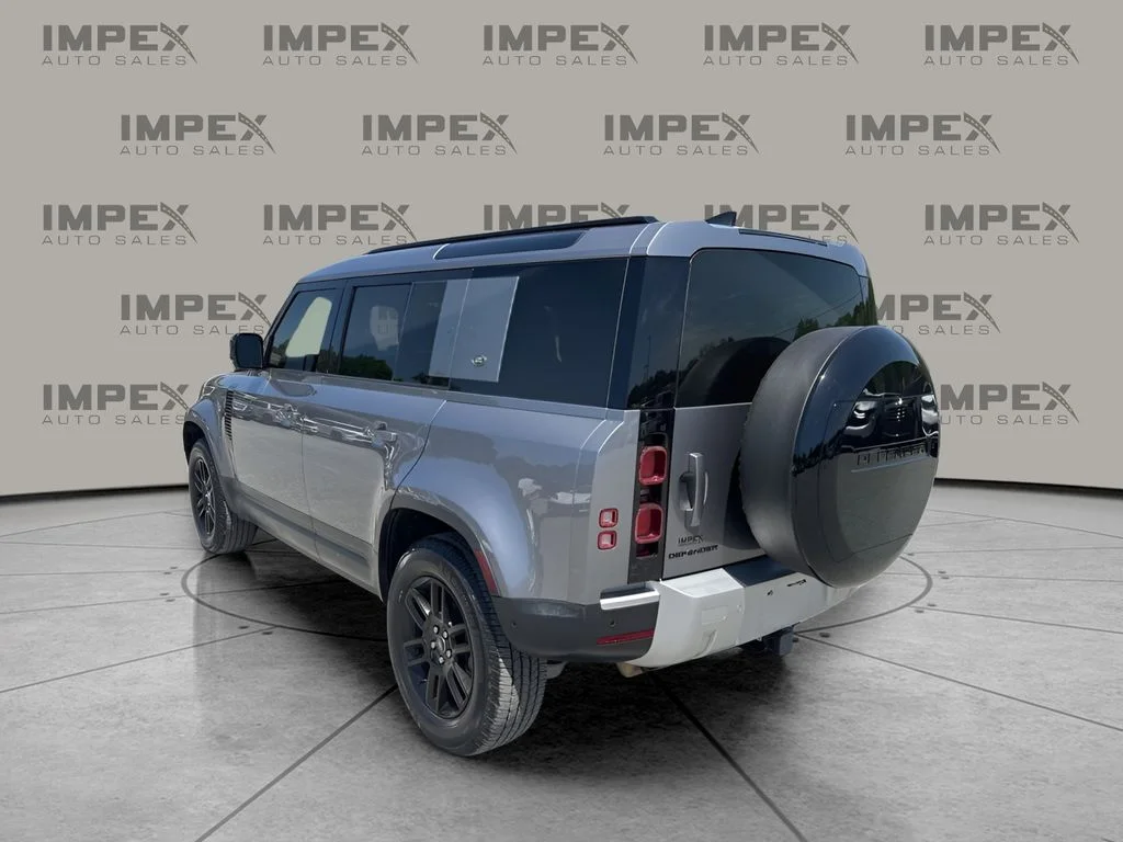 Used 2024 Silver Land Rover S image 3