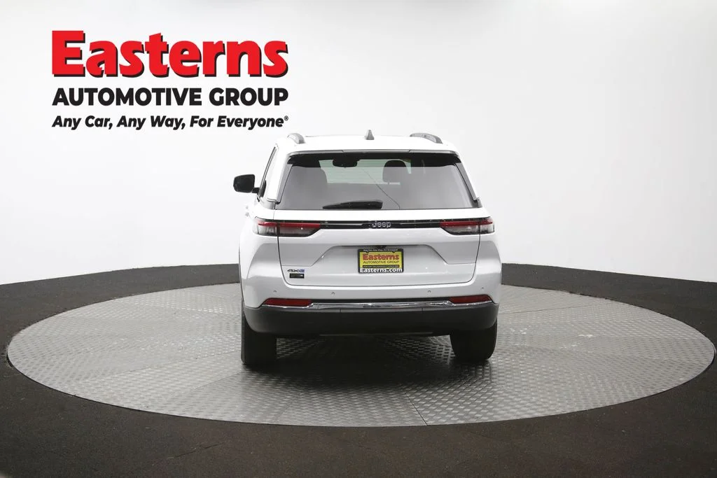 Used 2022 White Jeep 4xe image 39
