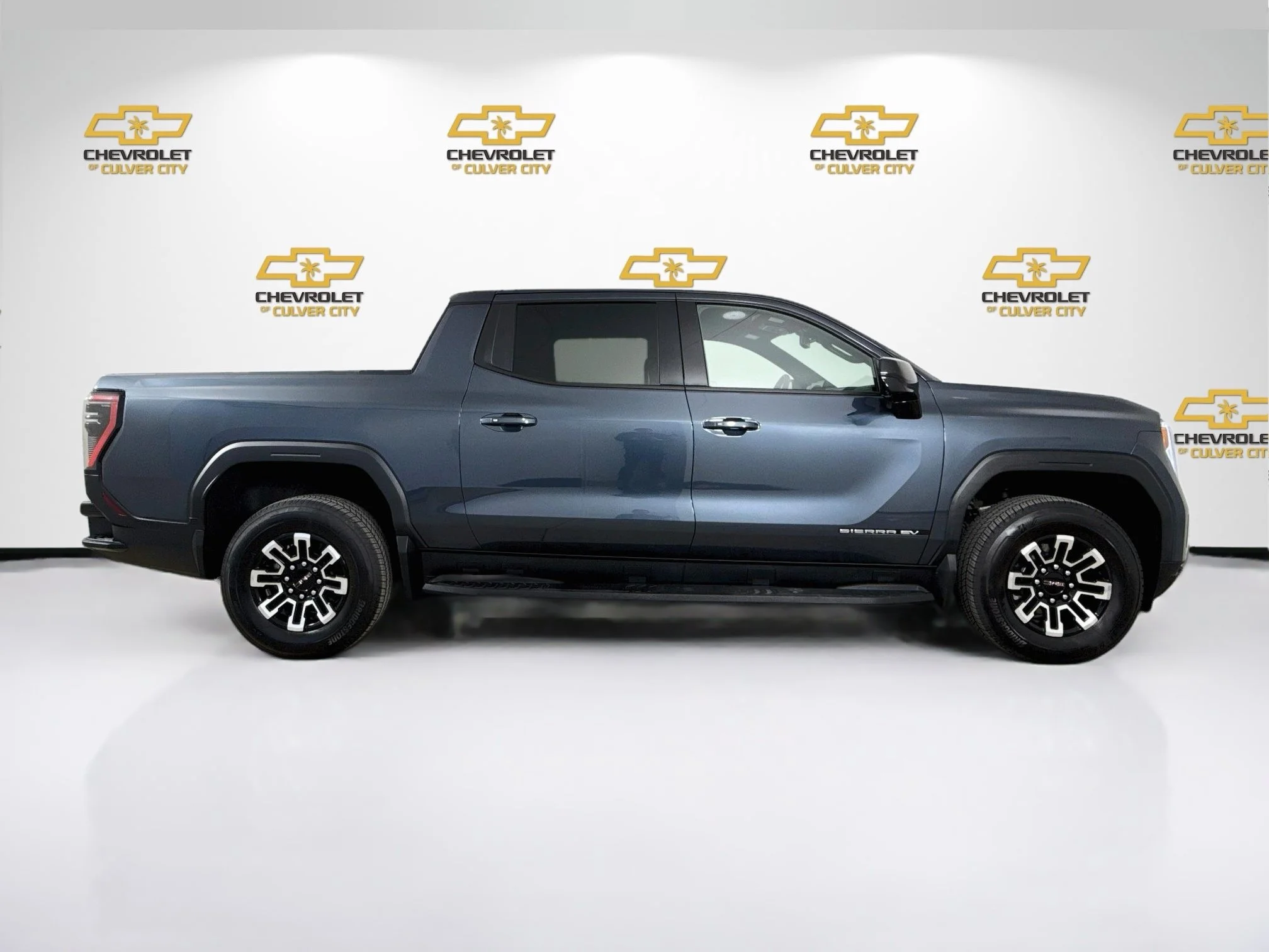 Used 2026 Deep Ocean Metallic GMC Elevation Standard Range image 9