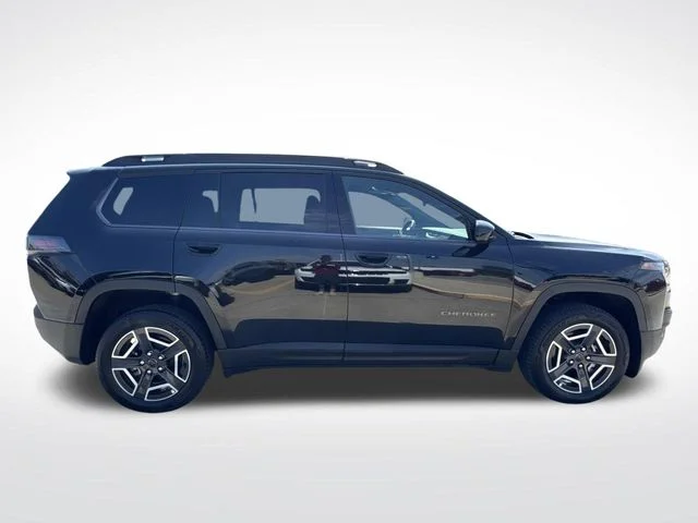 New 2026 Diamond Black Crystal Pearl-Coat Exterior Paint Jeep Laredo image 9