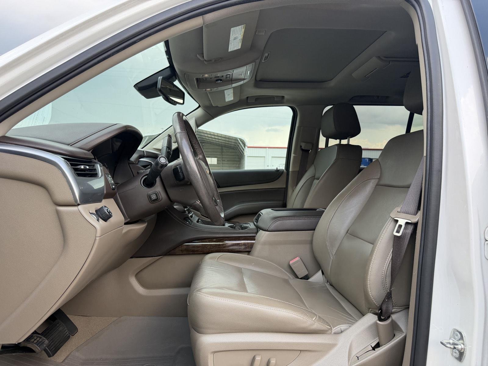 Used 2020 Iridescent Pearl Tricoat Chevrolet LT image 4