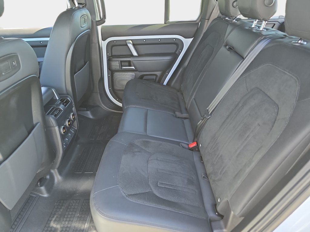 Used 2022 Yulong White Metallic Land Rover V8 image 18