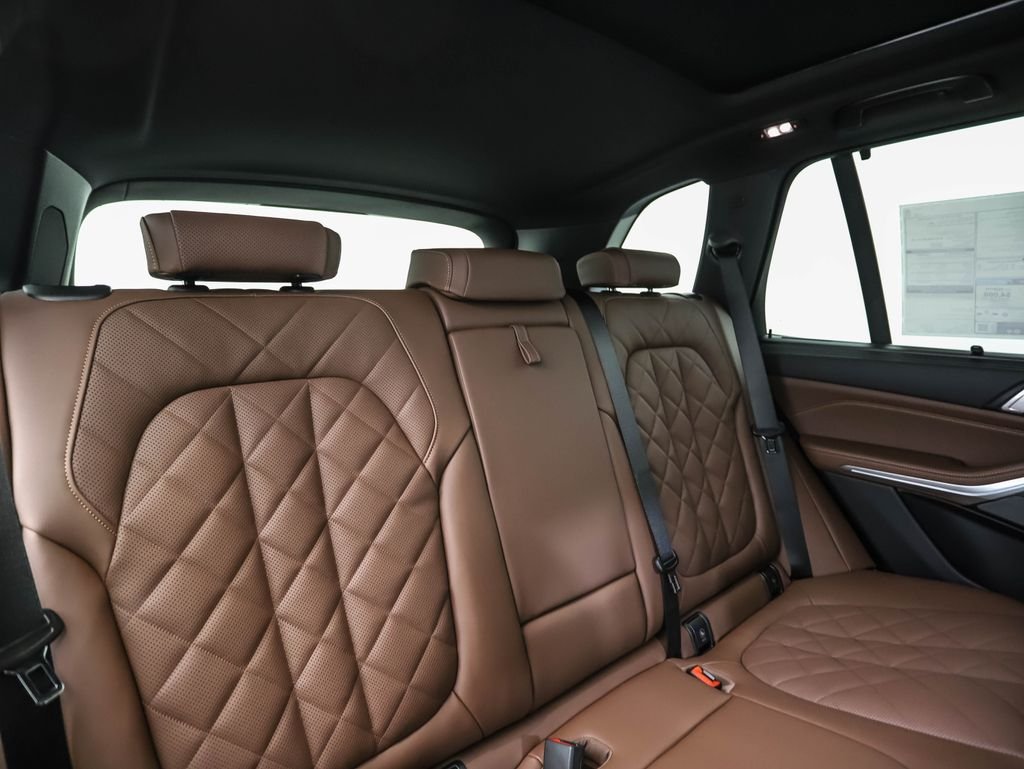 New 2026 Carbon Black Metallic BMW xDrive40i image 28