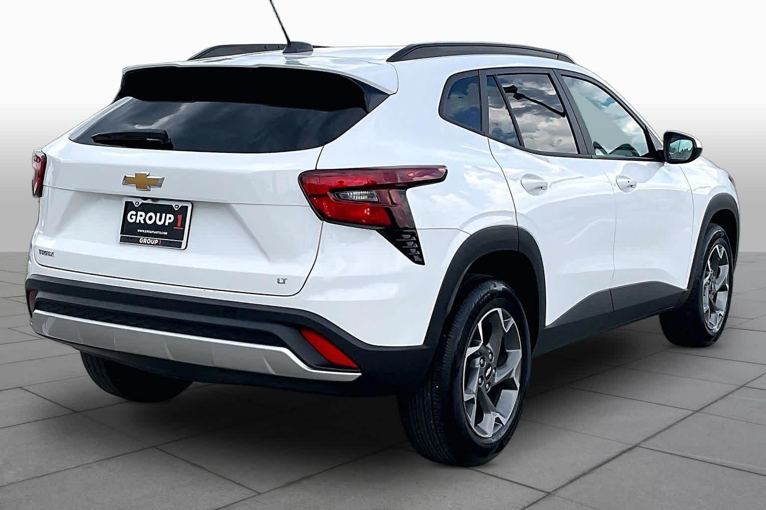 2025 Chevrolet Trax LT - Photo 13