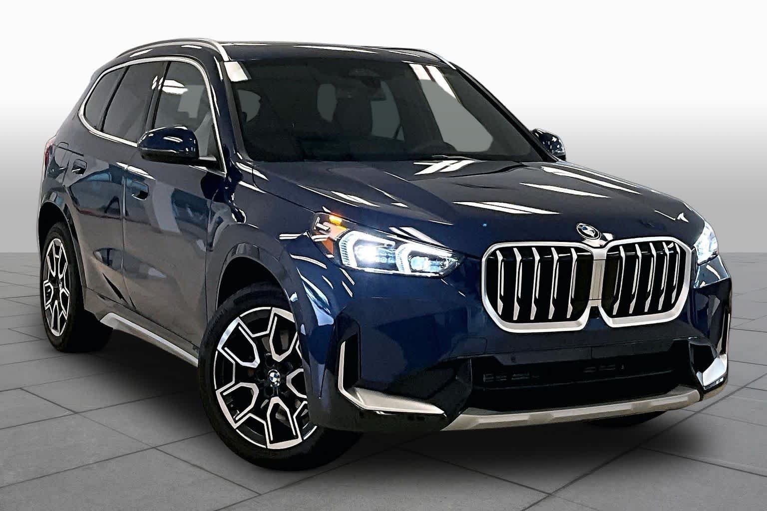 Used 2025 Phytonic Blue Metallic BMW xDrive28i image 2