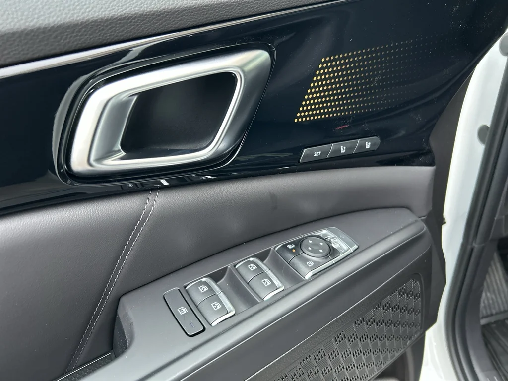 New 2026 Snow White Pearl Kia SX Prestige image 18
