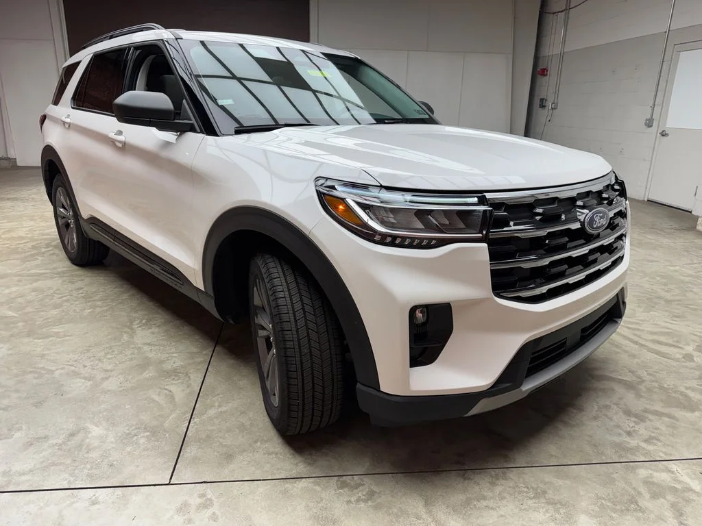 New 2026 Star White Metallic Tri-Coat Ford Active image 7