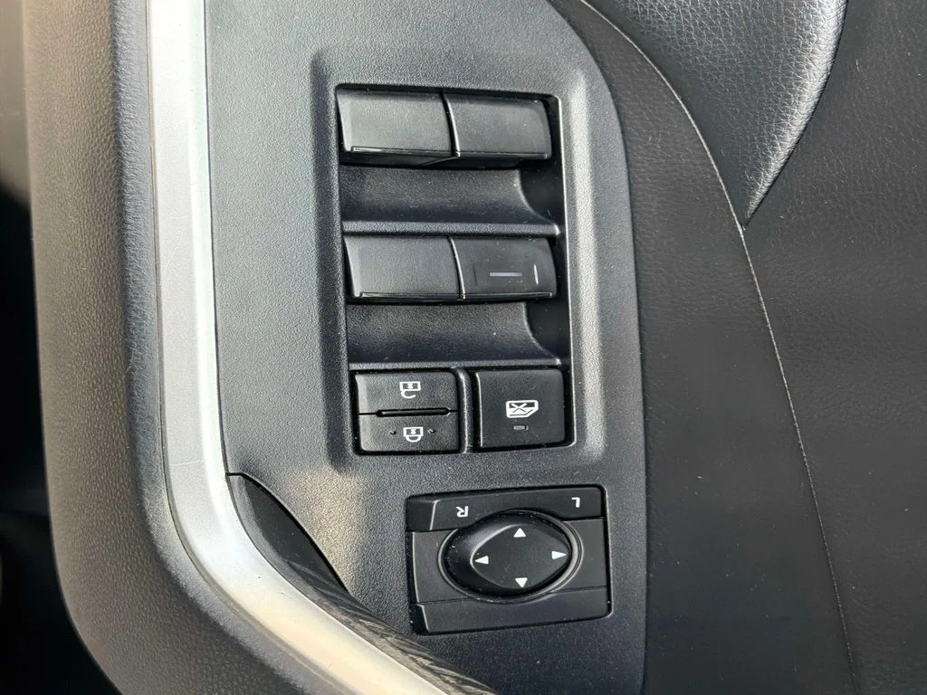 Used 2022 White Toyota LE image 19