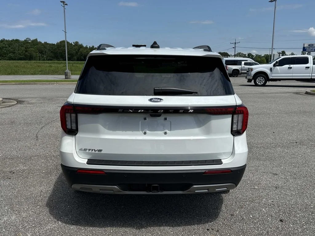 New 2026 Star White Metallic Tri-Coat Ford Active image 5