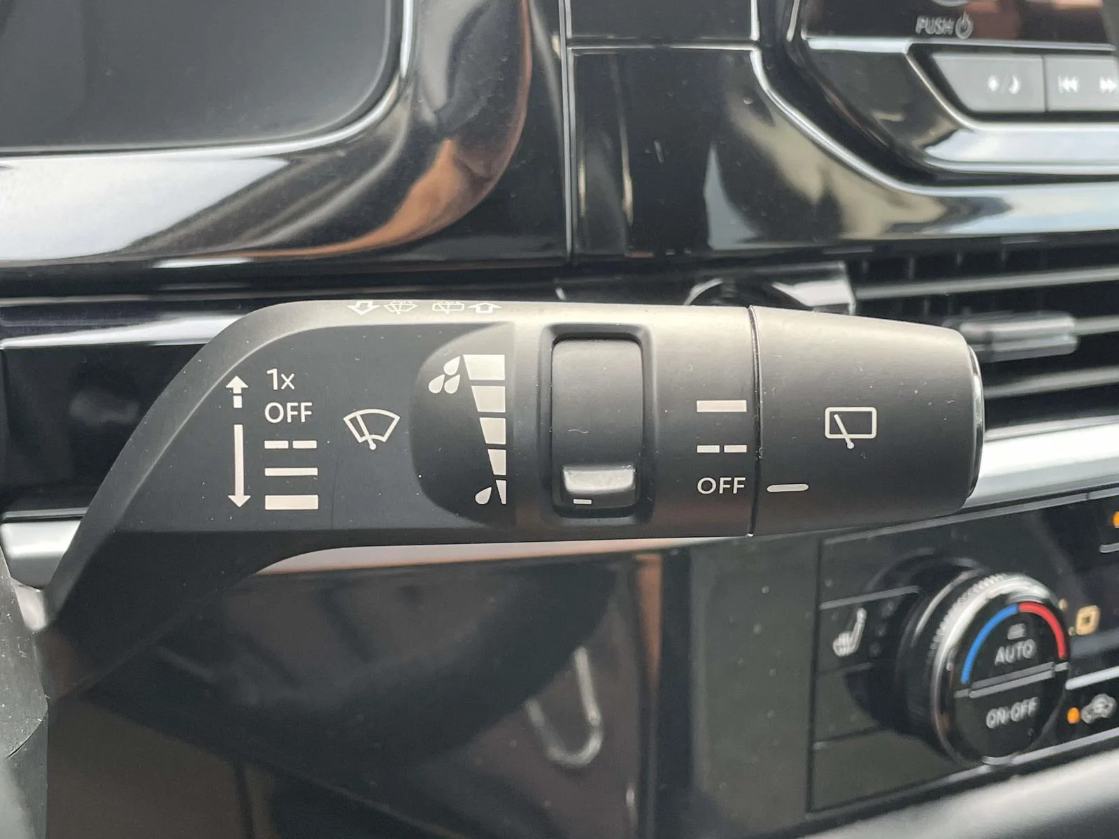 2025 Nissan Pathfinder SV - Photo 13