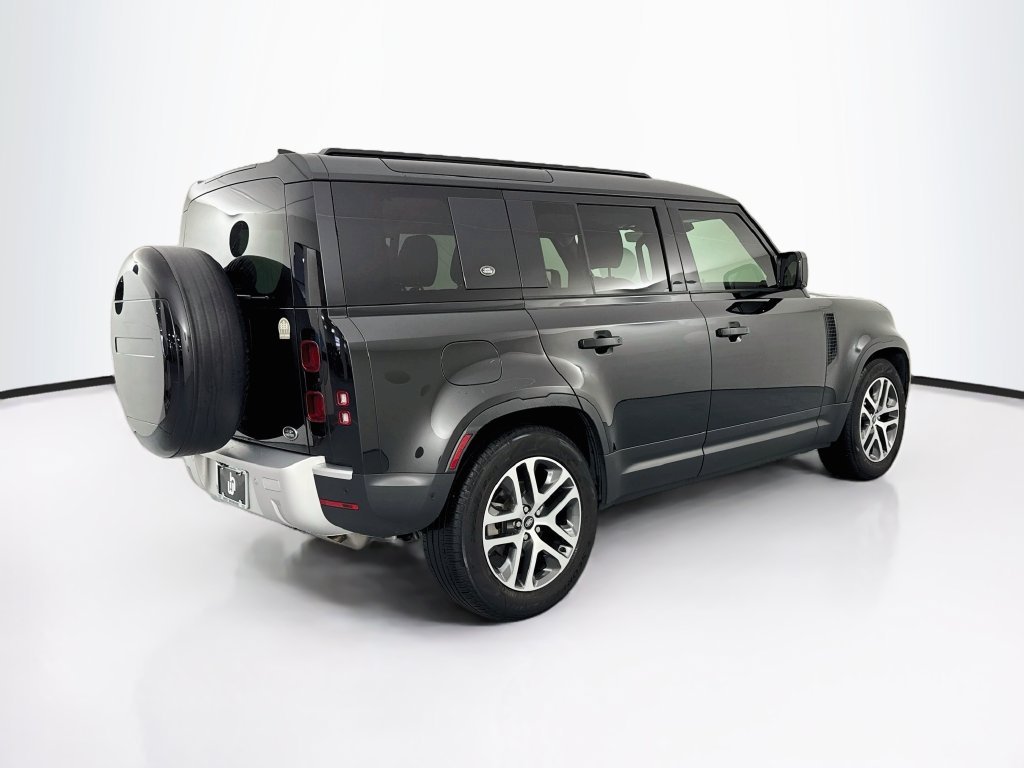 Used 2022 Black Land Rover S image 5