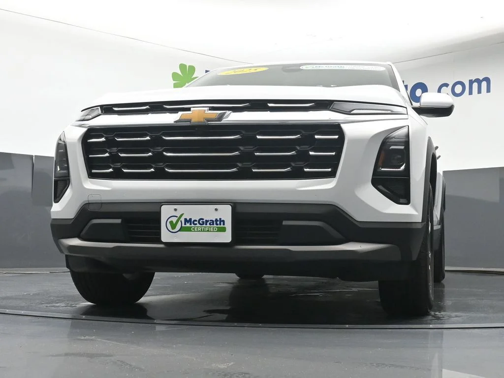 Used 2025 White Chevrolet LT image 8
