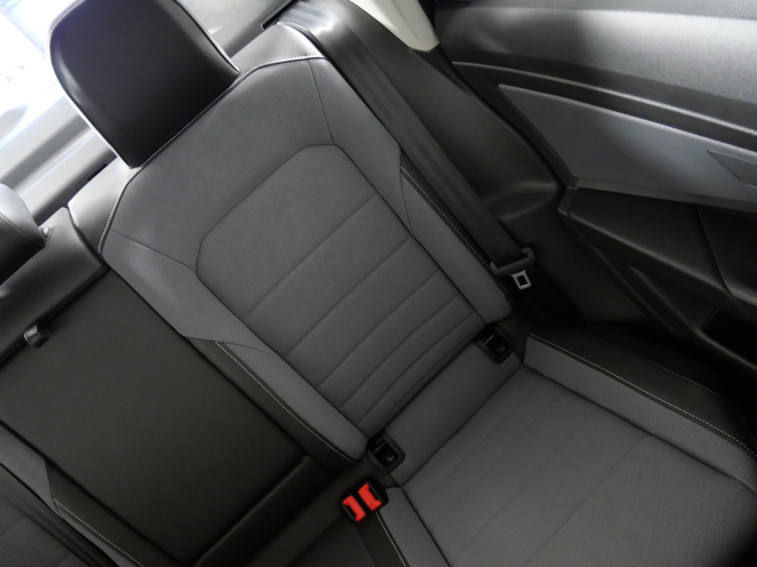 Used 2025 MONTERY BLUE Volkswagen SE image 14
