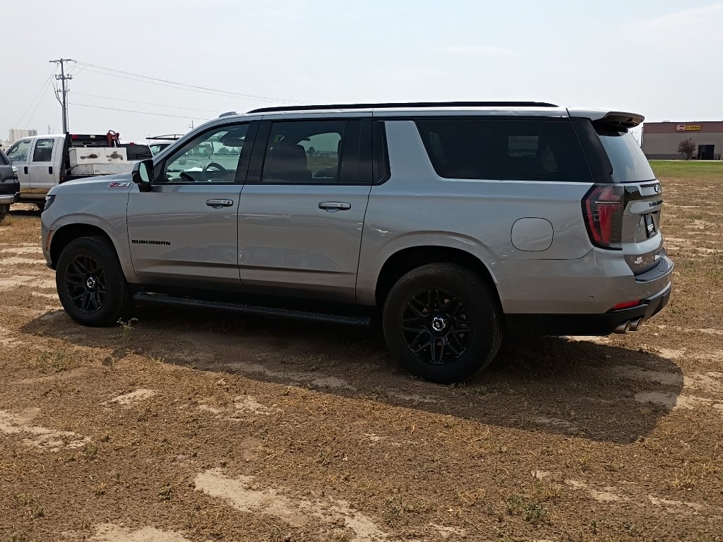 Used 2025 Gray Chevrolet Z71 image 3
