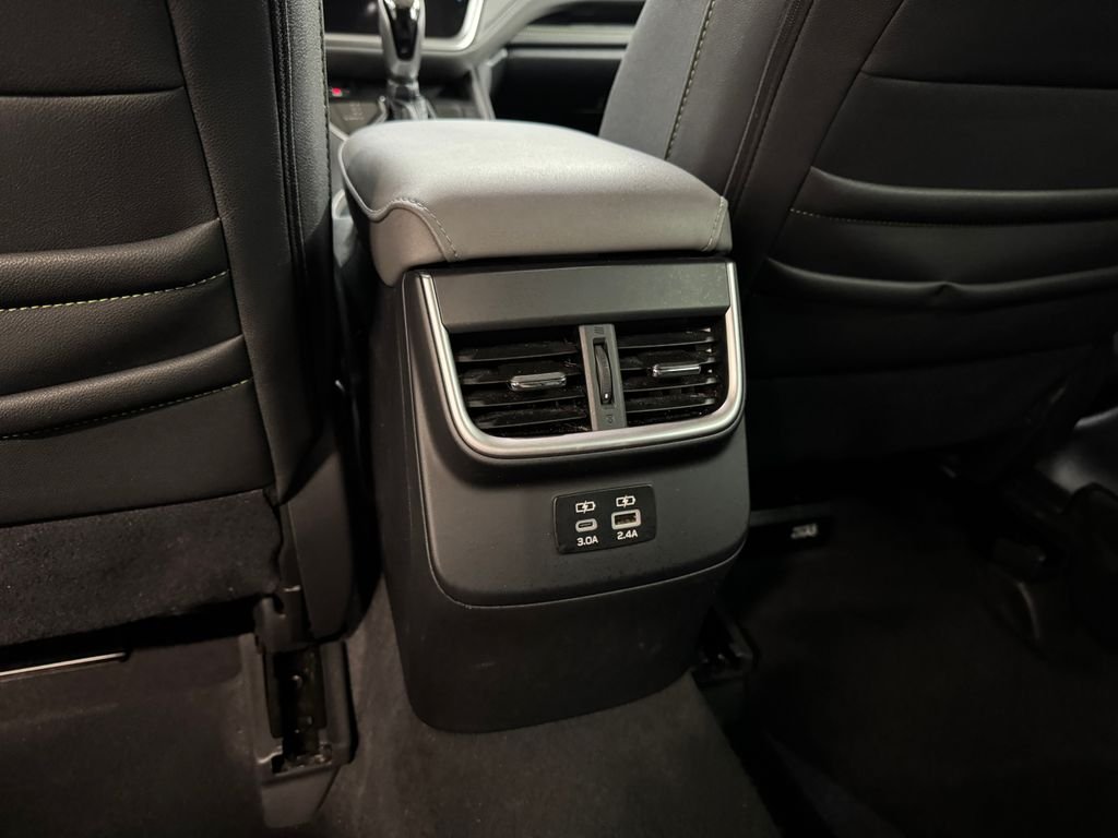 Used 2025 Silver Subaru Onyx Edition image 23