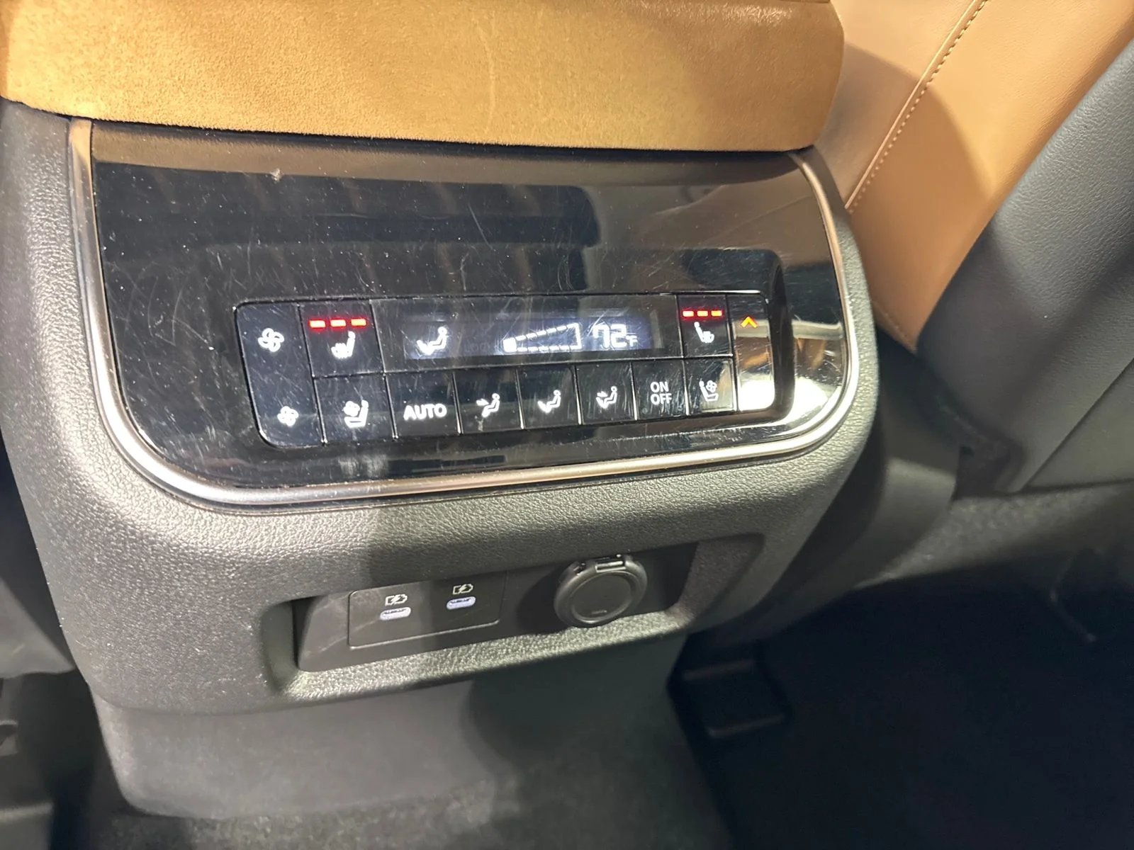 Certified Used 2025 Black INFINITI LUXE image 28