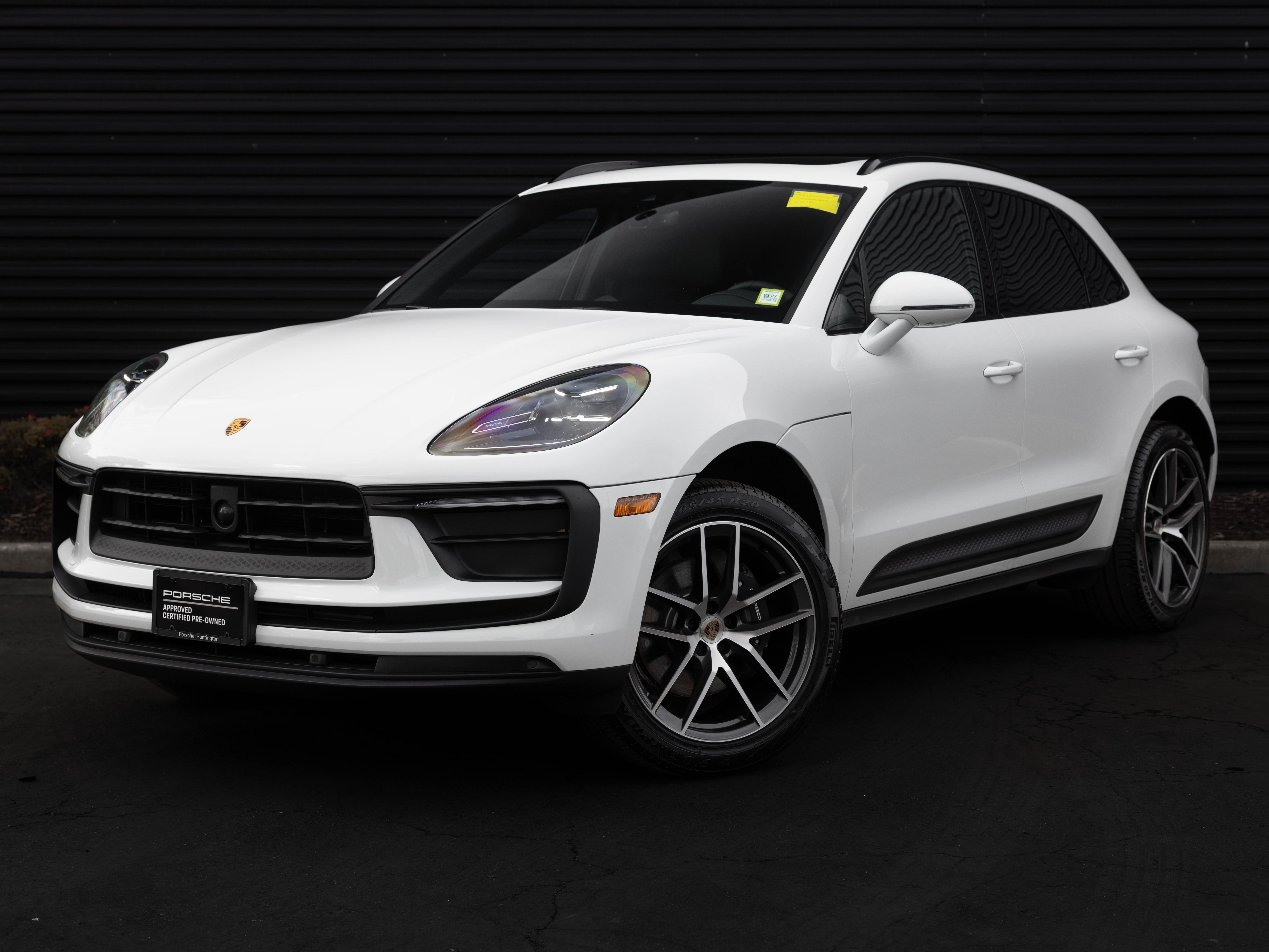 2025 Porsche Macan -'s photo