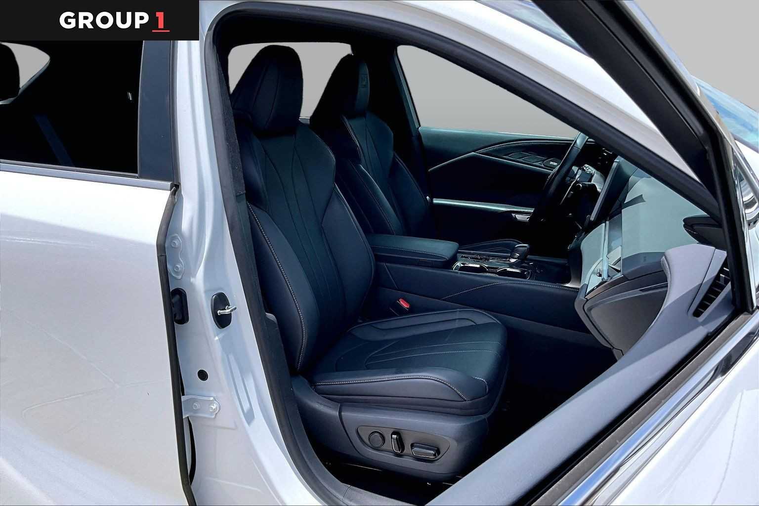 Used 2024 Ultra White Lexus F SPORT Handling image 8