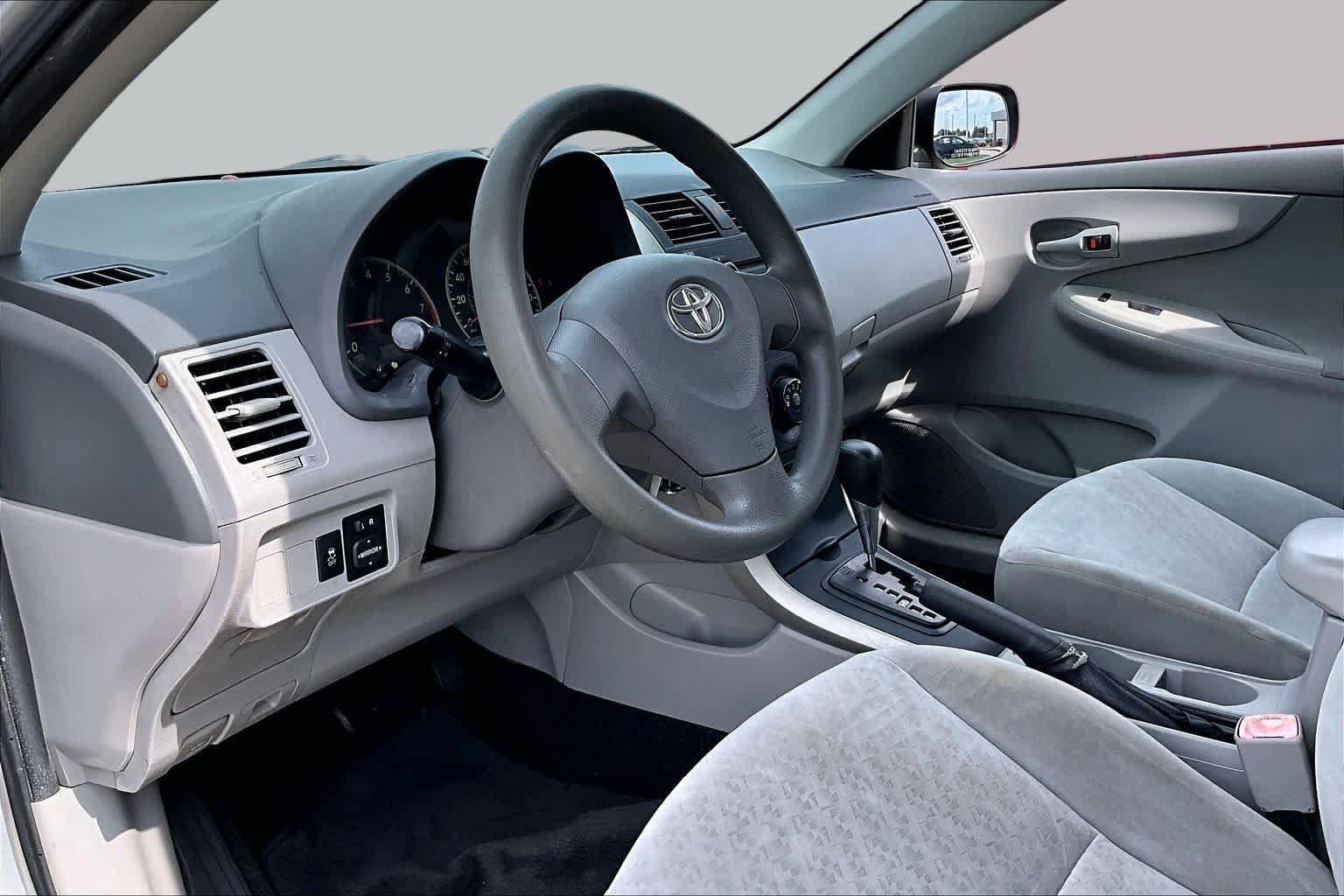 Used 2009 Classic Silver Metallic Toyota LE image 14
