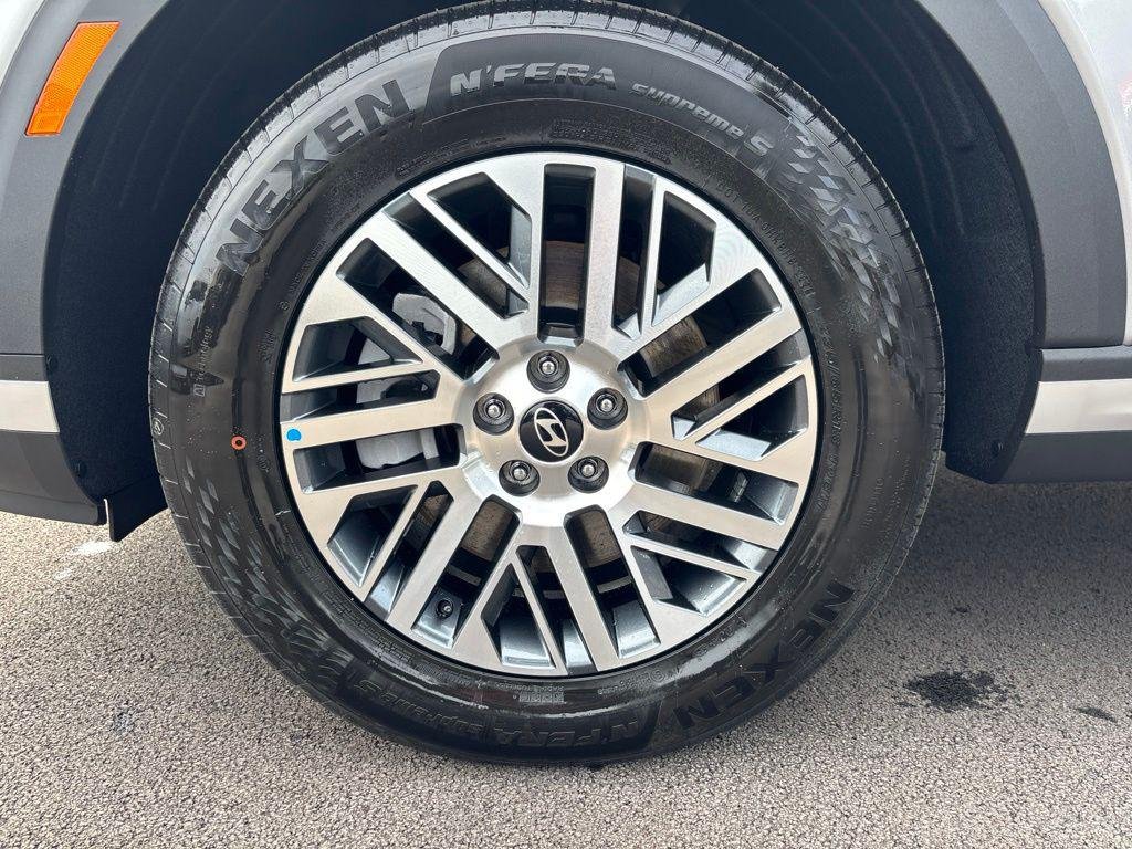 New 2027 Silver Hyundai SEL AWD image 10
