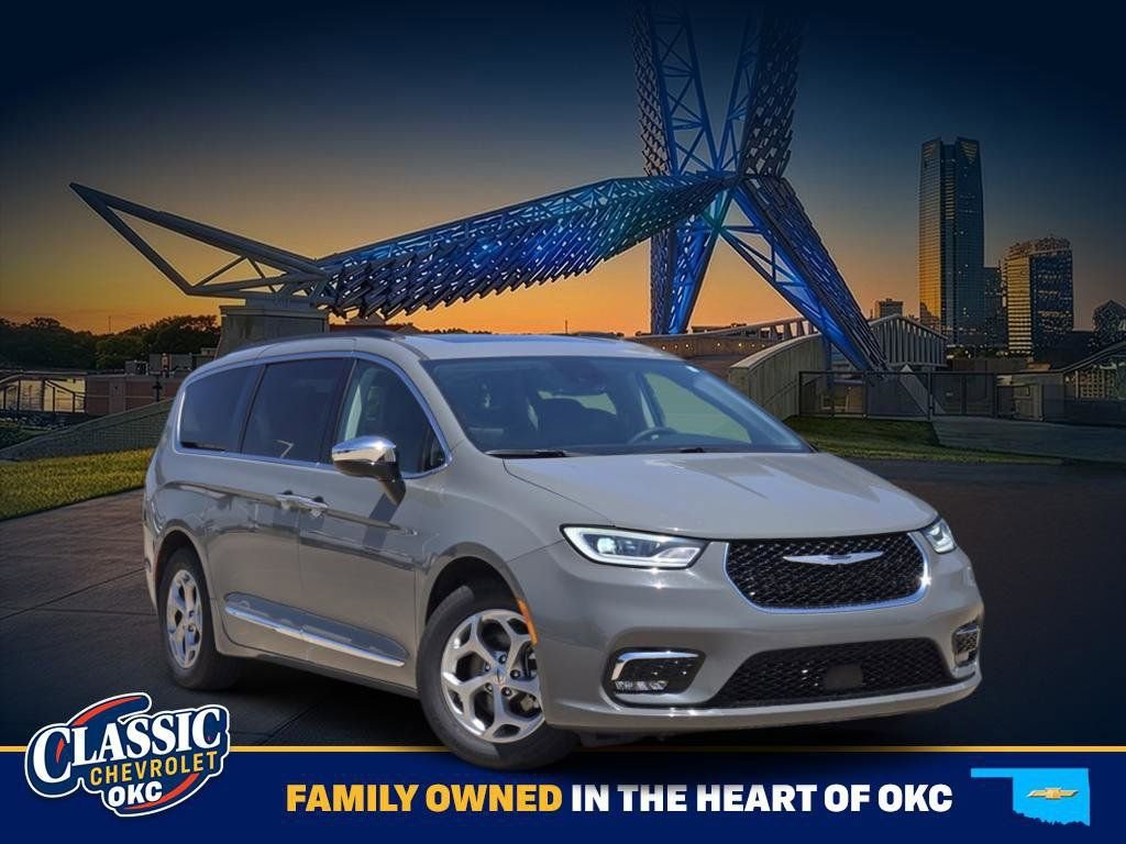 2023 Chrysler Pacifica Limited's photo