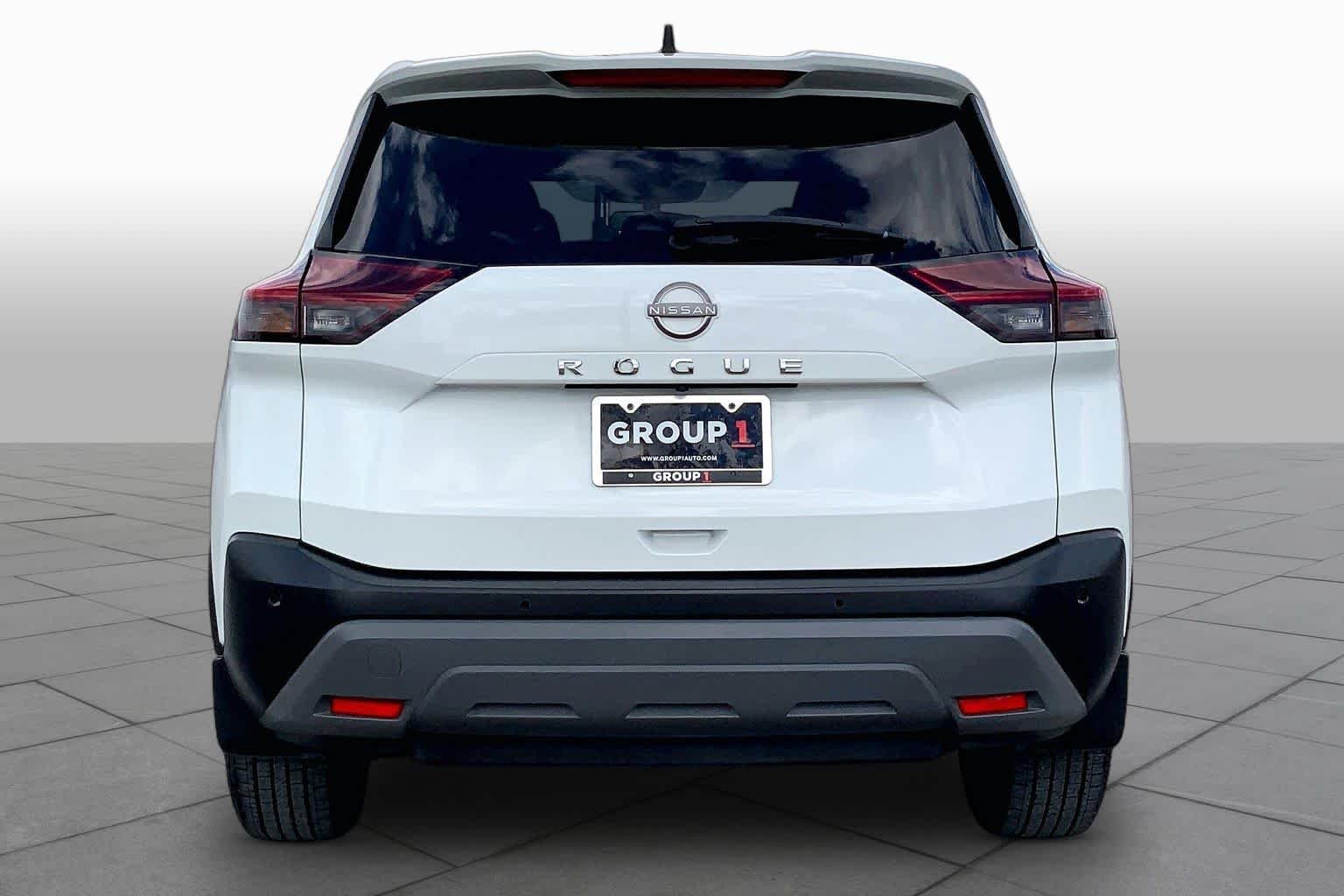 Used 2023 Glacier White Nissan S image 5