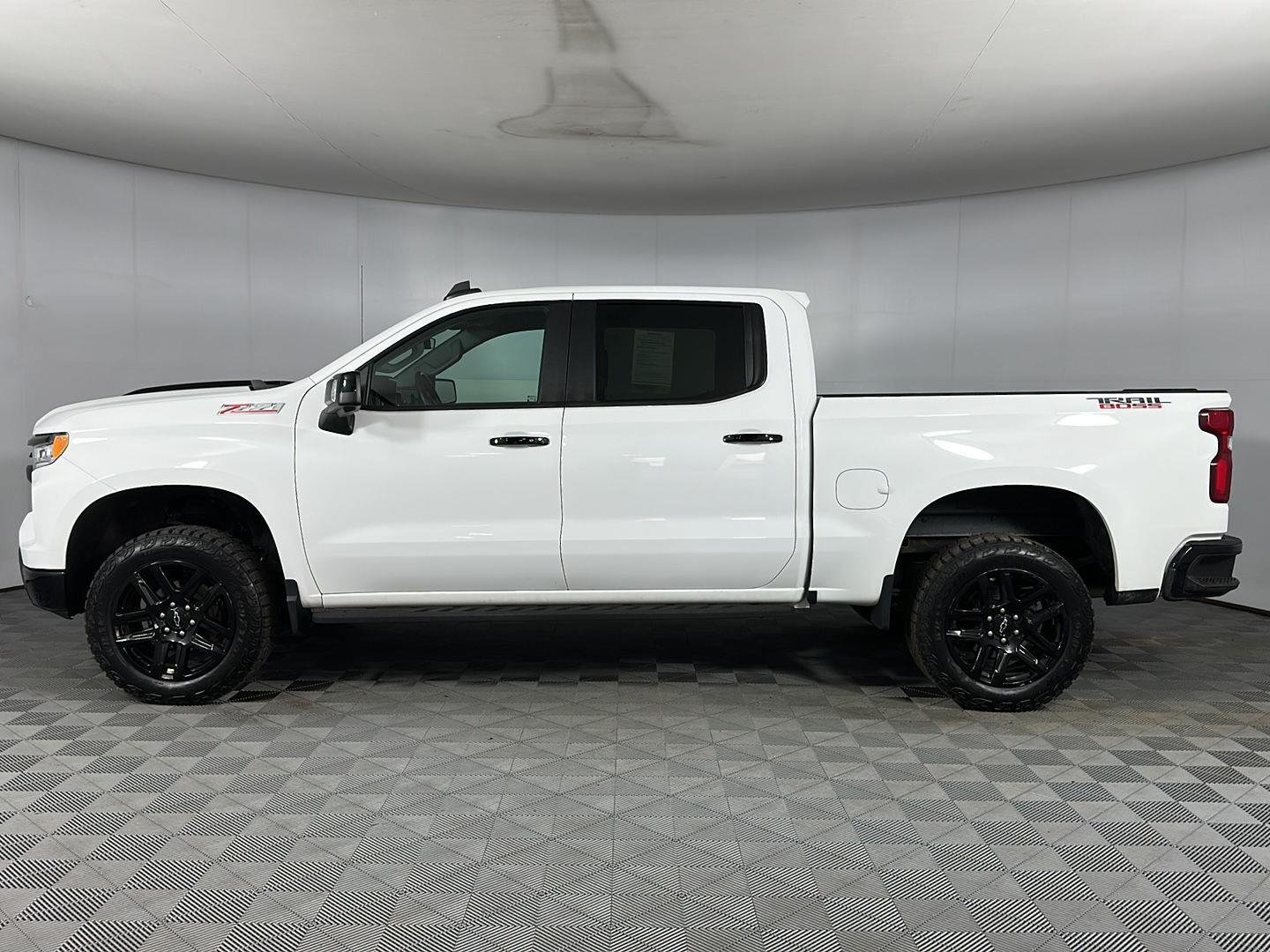 Used 2022 Summit White Chevrolet LT Trail Boss image 4