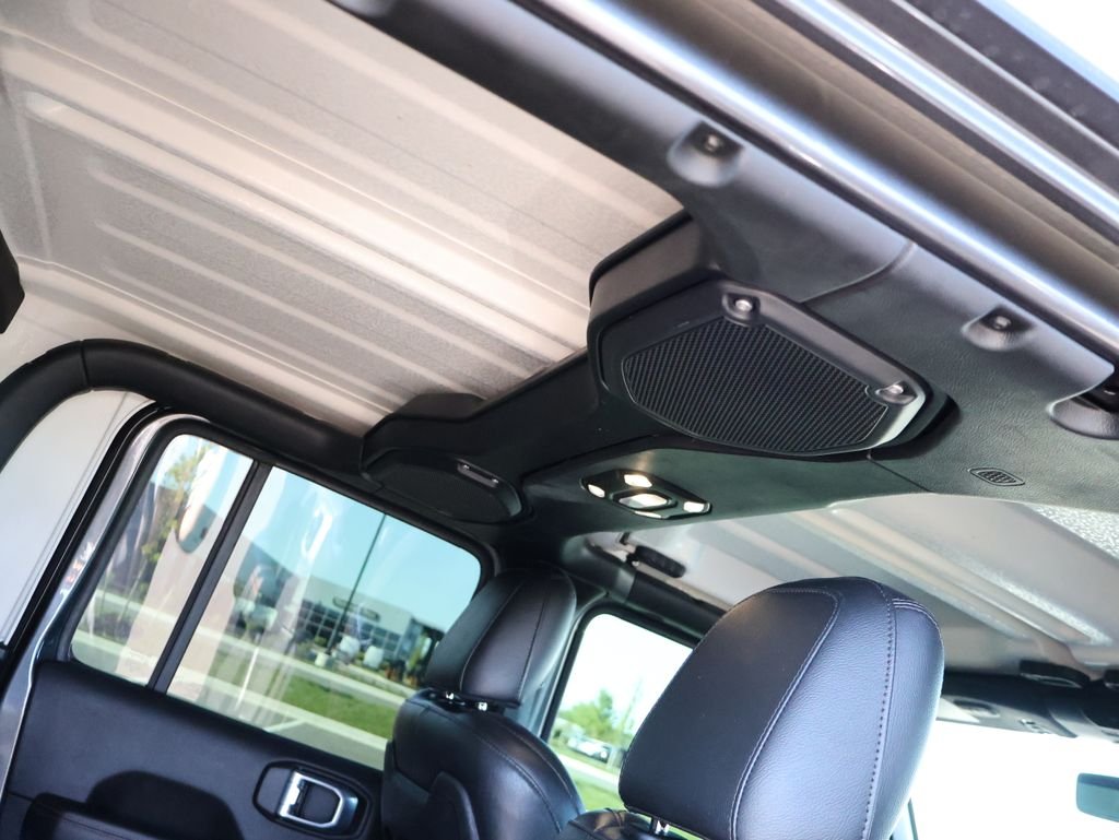Used 2021 Granite Crystal Metallic Clearcoat Jeep Mojave image 15