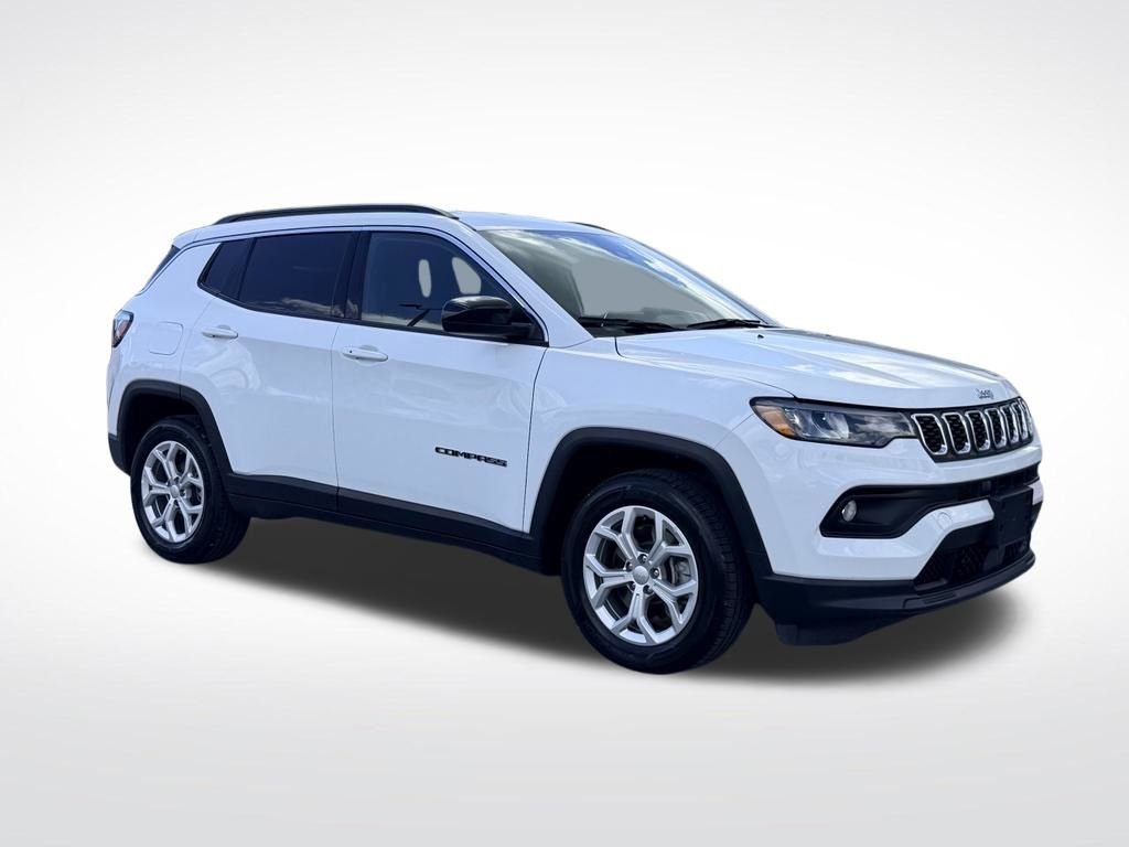 Used 2024 White Jeep Latitude image 8