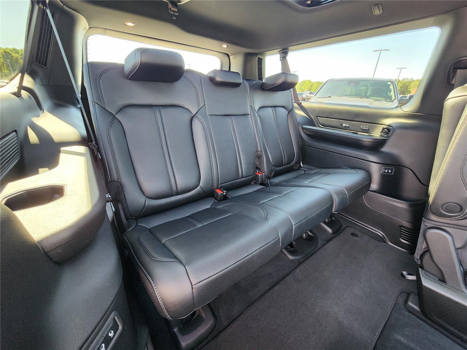 New 2026 High Gloss Black Exterior Paint Jeep Limited Reserve image 9