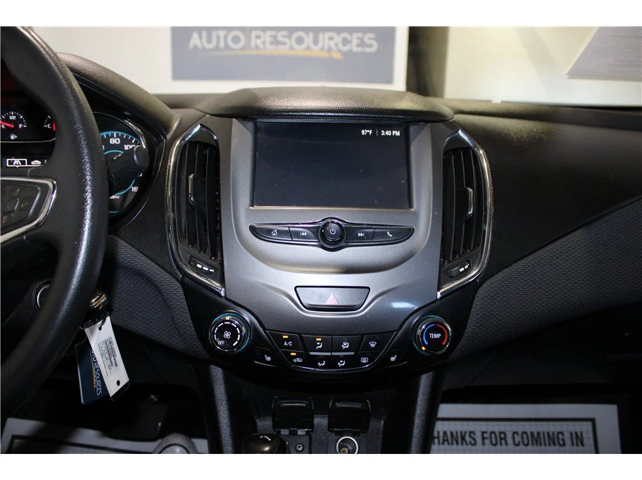 Used 2018 Arctic Blue Metallic Chevrolet LT image 28
