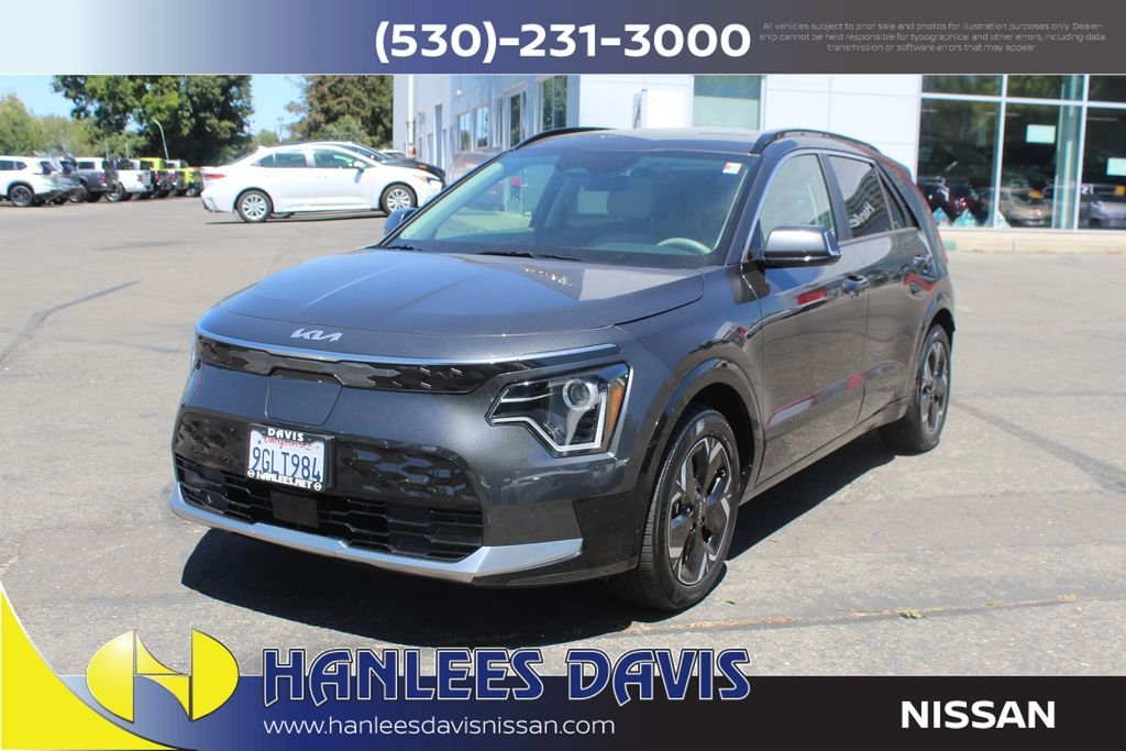 Used 2023 Gray Kia Wind image 3