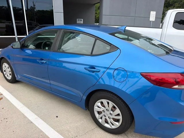 Used 2017 Blue Hyundai SE image 3