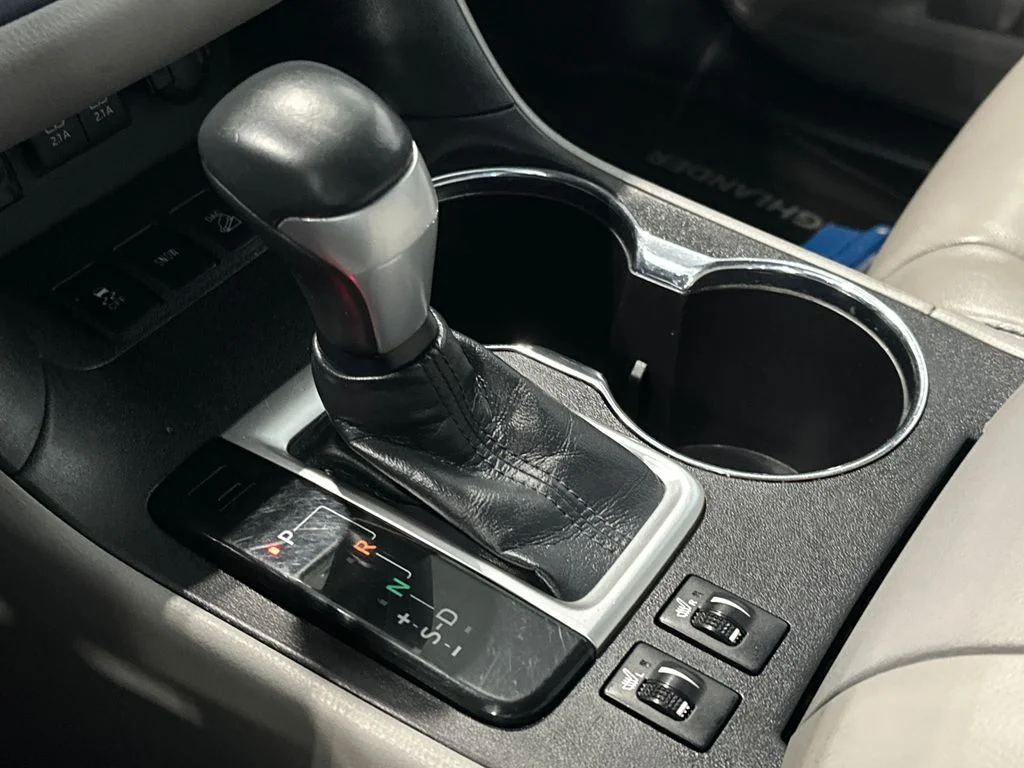 Used 2018 Gray Toyota XLE image 24