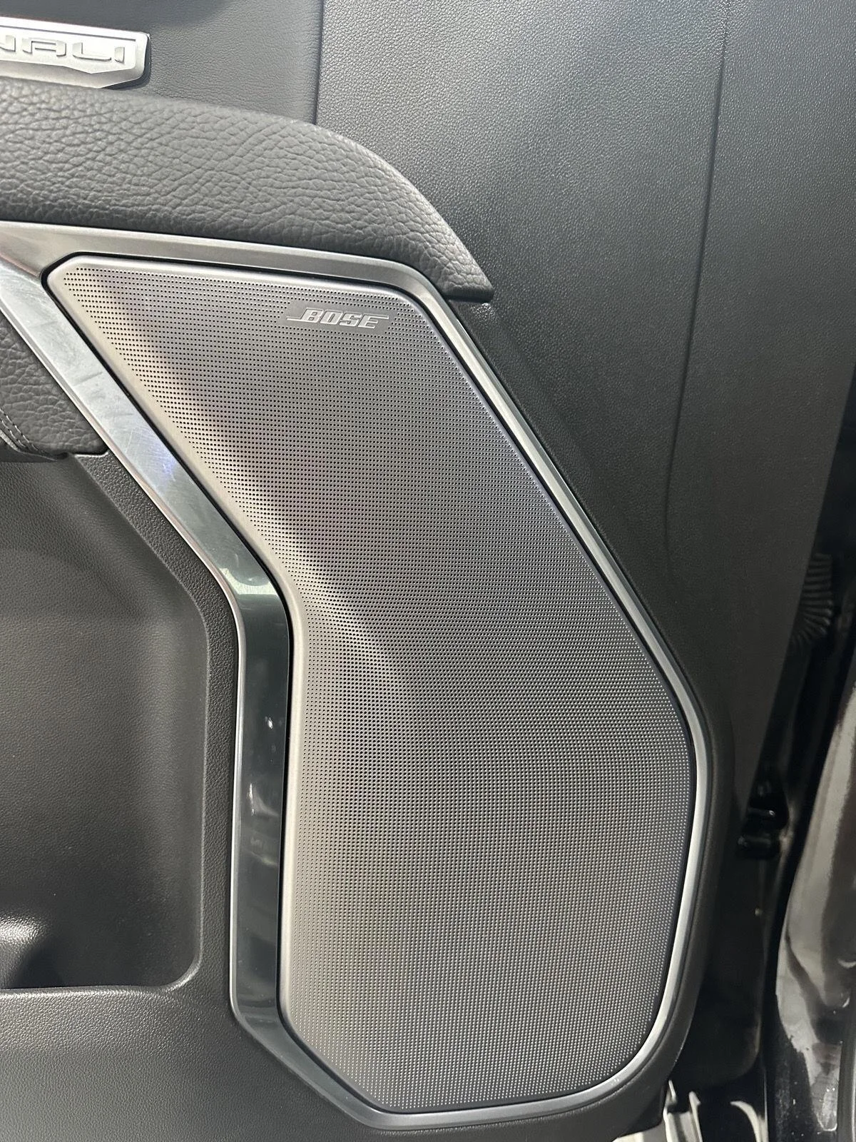 Used 2025 Onyx Black GMC Denali image 21