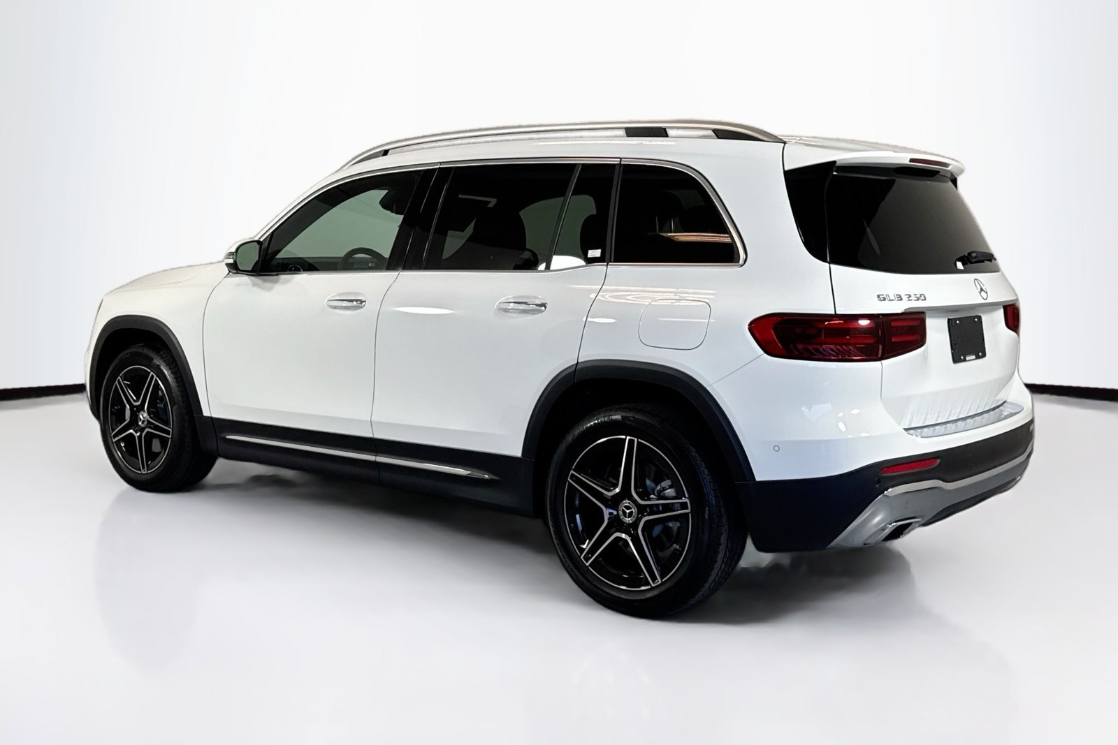 New 2026 Polar White Mercedes-Benz GLB 250 image 7