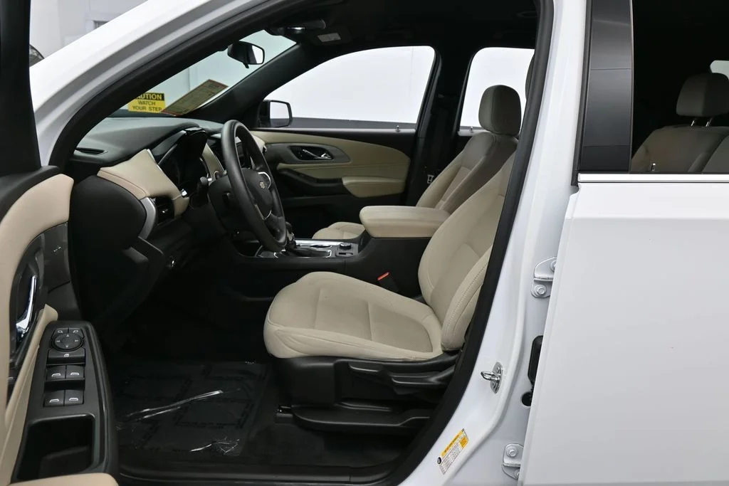 Used 2022 Summit White Chevrolet LS image 11