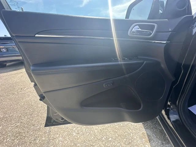 Used 2019 Black Jeep Limited image 25