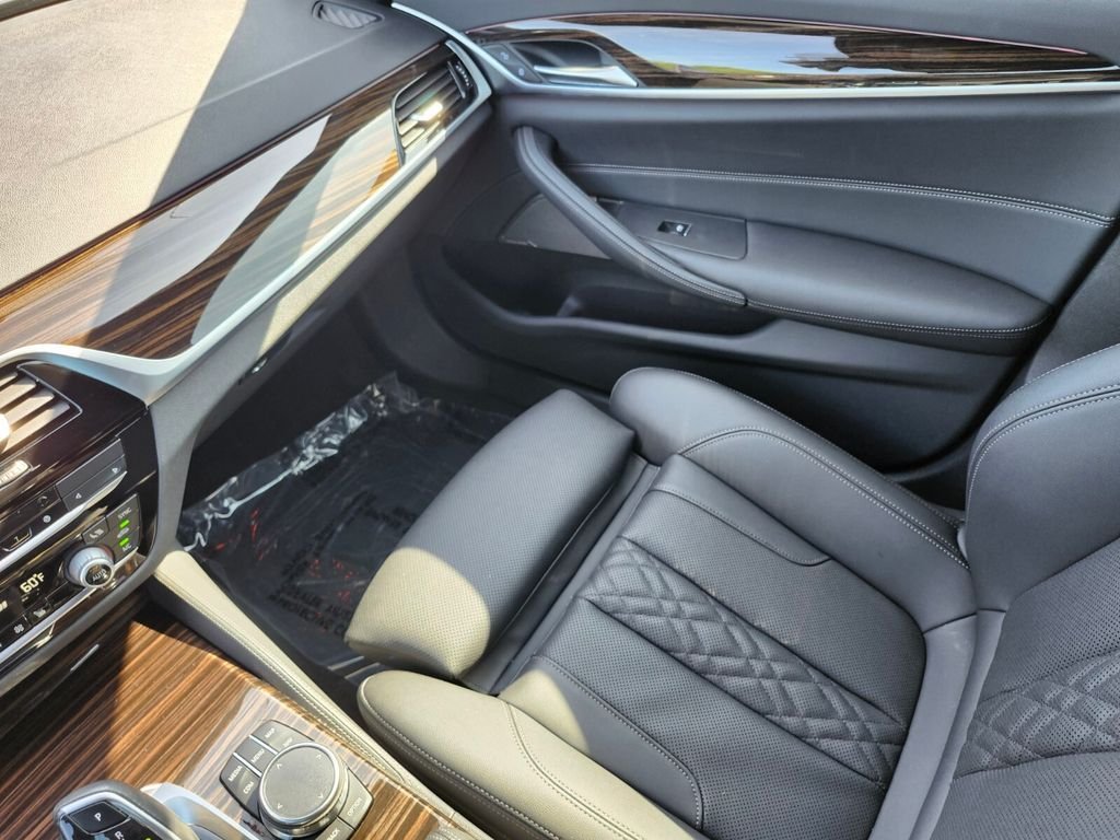 Used 2023 Gray BMW 540i xDrive image 16