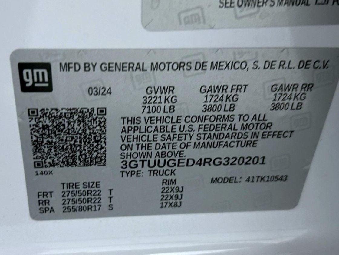 Used 2024 White GMC Denali image 27
