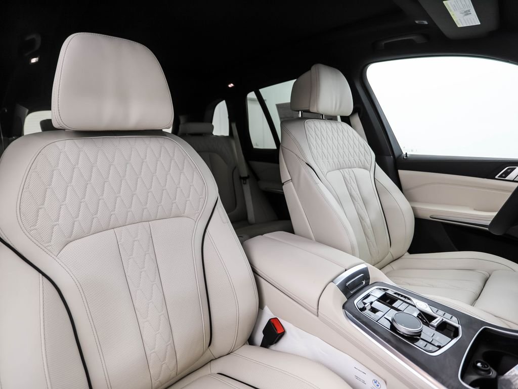 New 2026 Gray Metallic BMW xDrive40i image 31